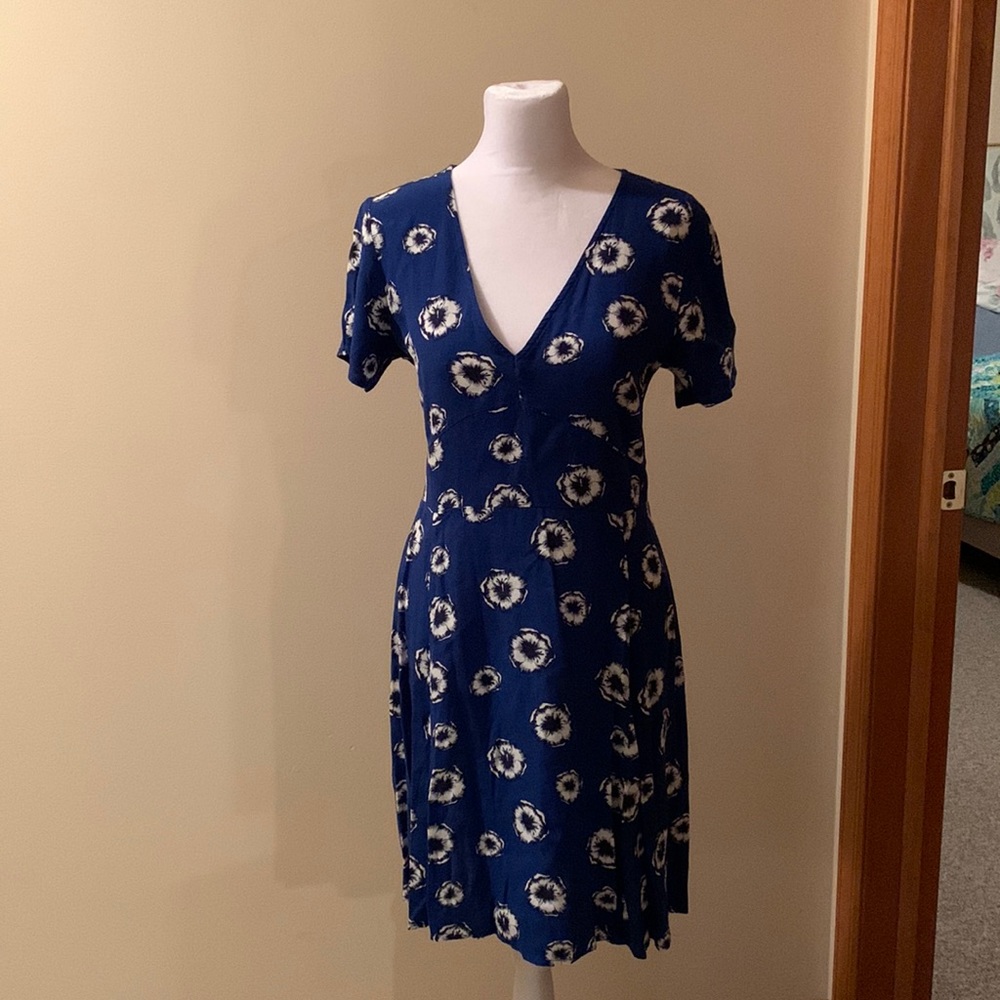 Gap dress blue with black and white flowers Sz 4